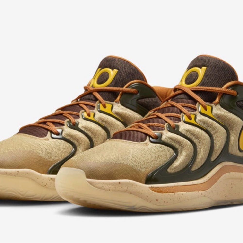 Nike Men's Sneakers in Brown and Yellow